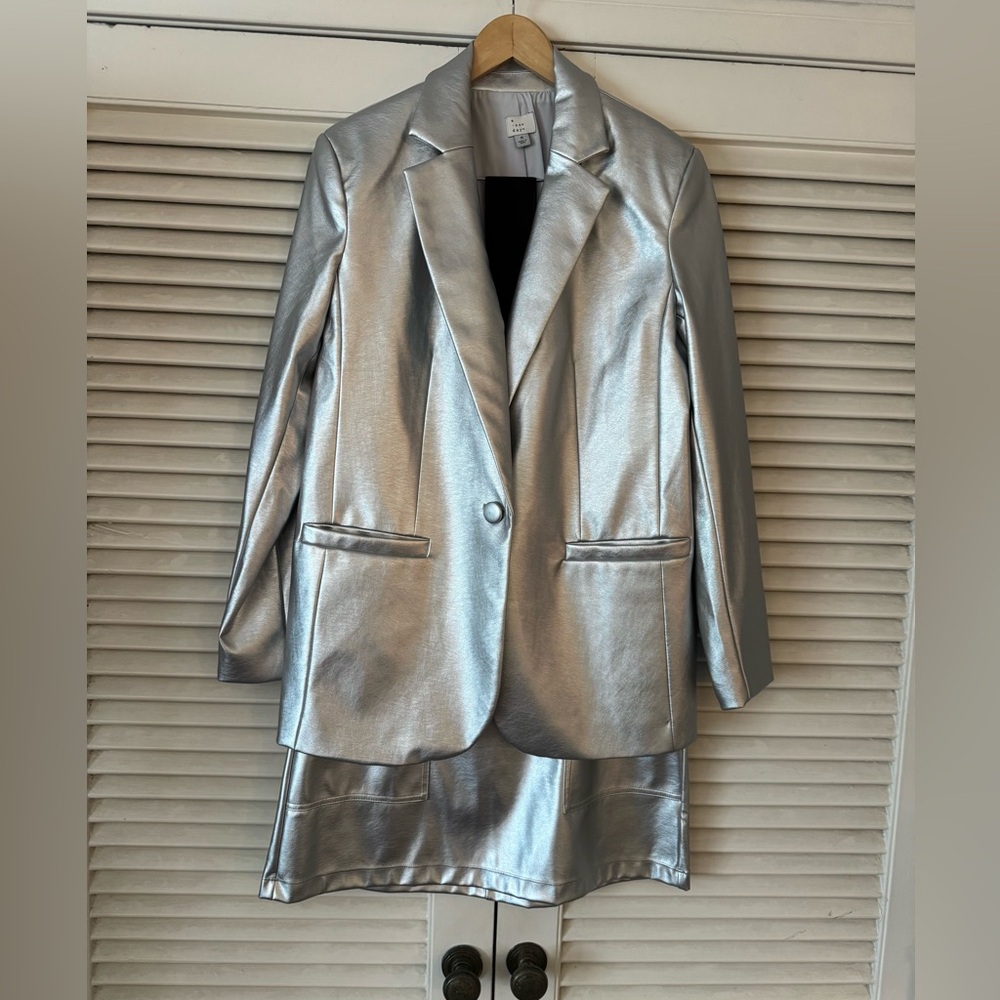 MINT A NEW DAY SILVER VEGAN LEATHER JACKET & MINI-SKIRT SET (SUIT) SIZE MED